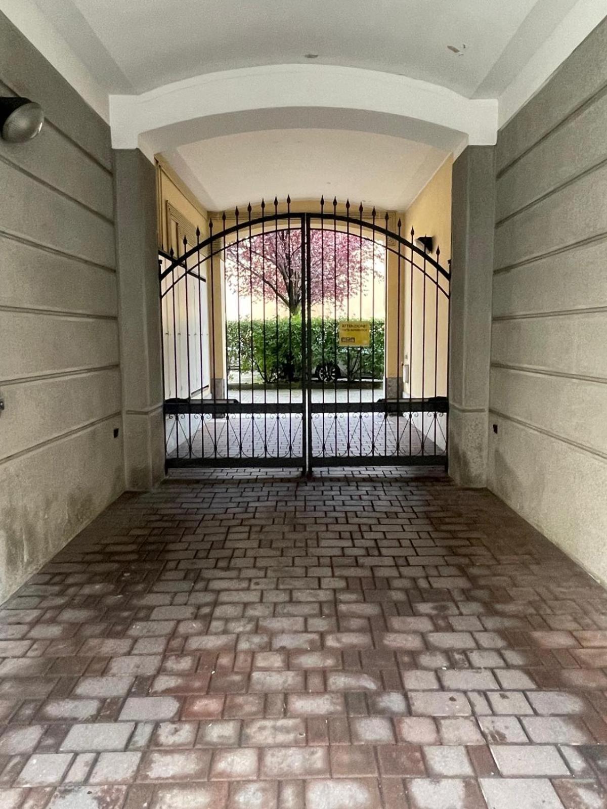 Gelsomino Appartamento Con Posto Auto Nel Centro Di Monza Esterno foto
